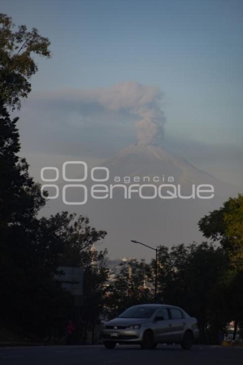 VOLCÁN POPOCATÉPETL . FUMAROLA