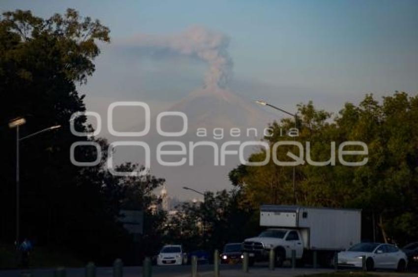 VOLCÁN POPOCATÉPETL . FUMAROLA