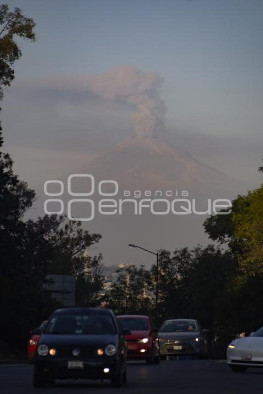 VOLCÁN POPOCATÉPETL . FUMAROLA
