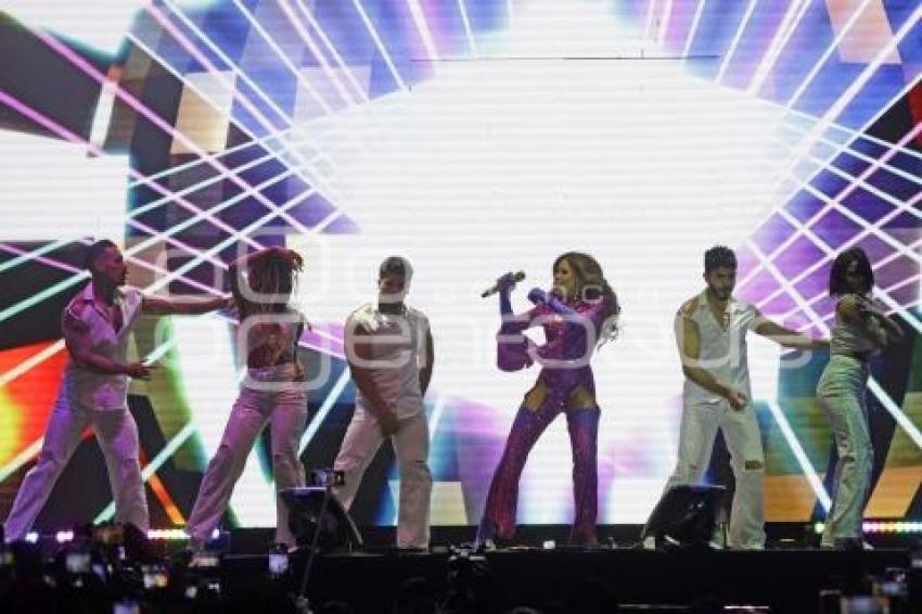 CONCIERTO . GLORIA TREVI