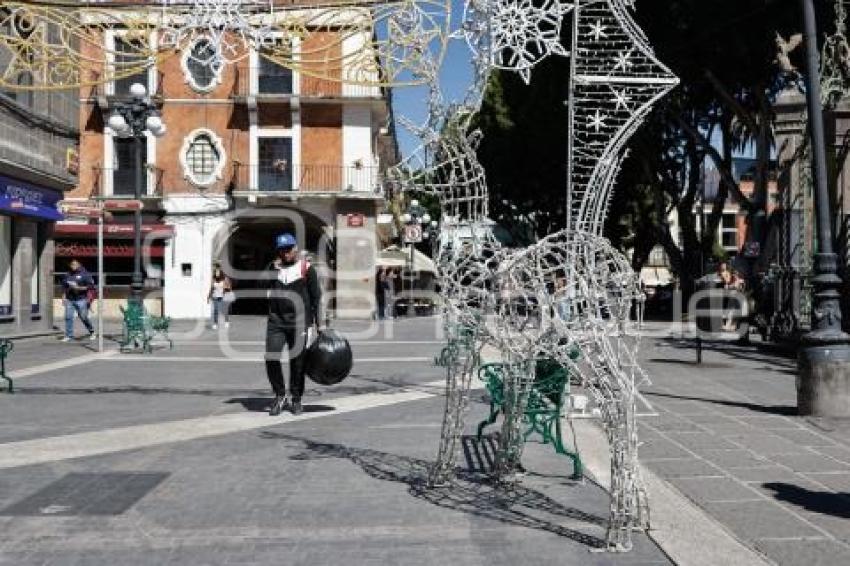 AYUNTAMIENTO . ADORNOS NAVIDEÑOS
