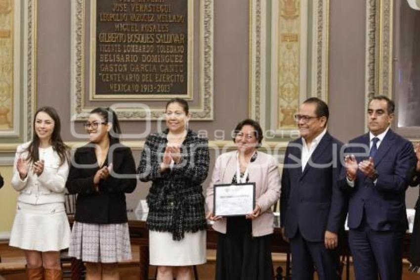 CONGRESO . MEDALLA MÉRITO DOCENTE