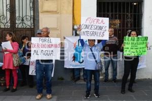 MANIFESTACIÓN . AGUA