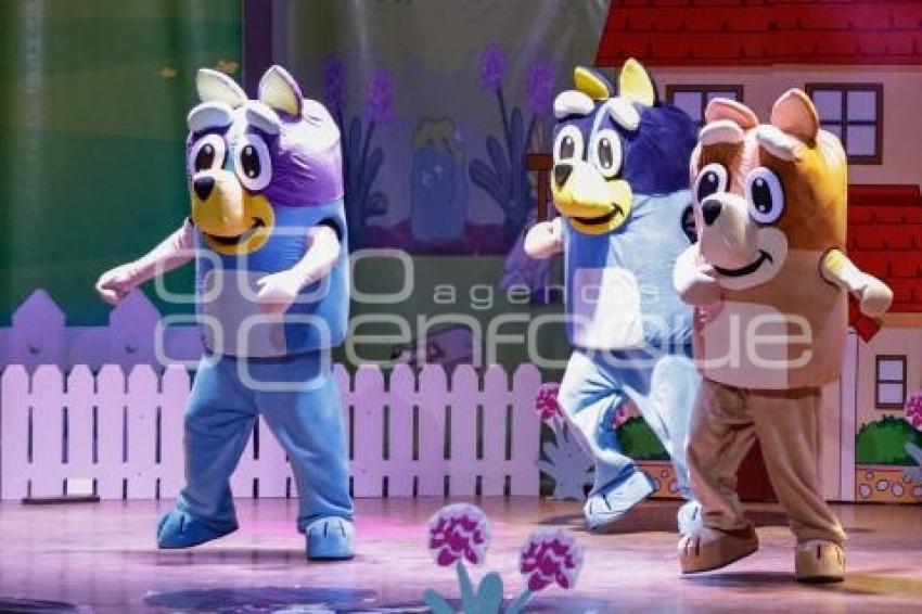 OBRA DE TEATRO . BLUEY