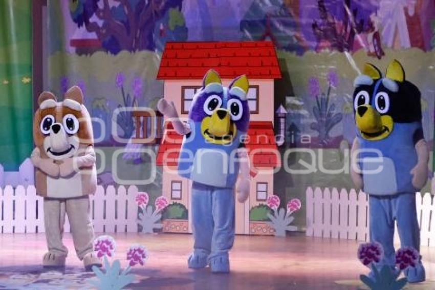 OBRA DE TEATRO . BLUEY