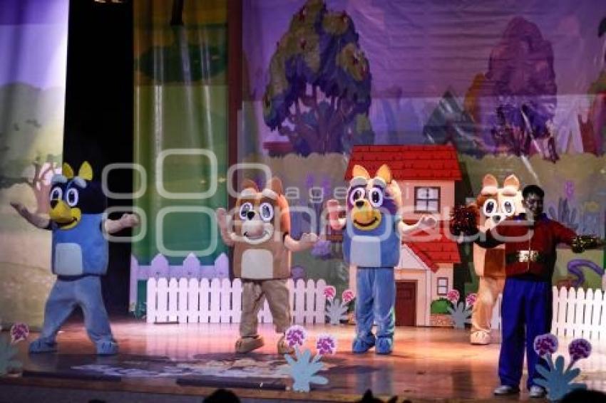 OBRA DE TEATRO . BLUEY