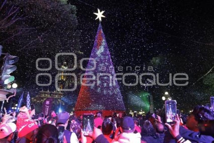 ZÓCALO . ILUMINACIÓN NAVIDEÑA