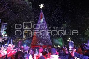 ZÓCALO . ILUMINACIÓN NAVIDEÑA