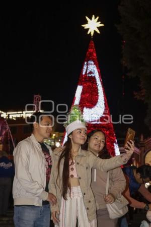 ZÓCALO . ILUMINACIÓN NAVIDEÑA