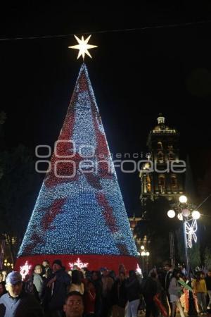 ZÓCALO . ILUMINACIÓN NAVIDEÑA
