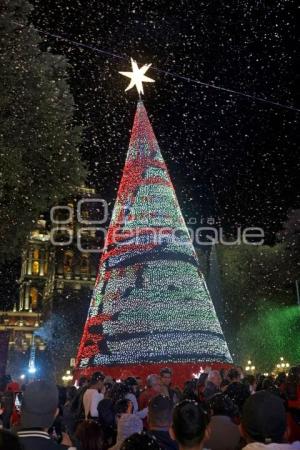 ZÓCALO . ILUMINACIÓN NAVIDEÑA