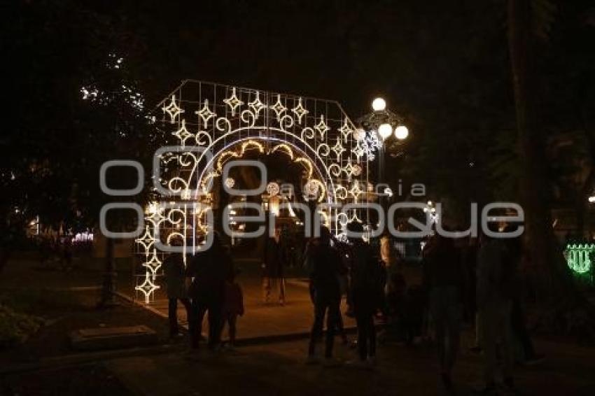 ZÓCALO . ILUMINACIÓN NAVIDEÑA
