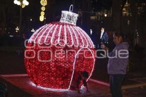 ZÓCALO . ILUMINACIÓN NAVIDEÑA
