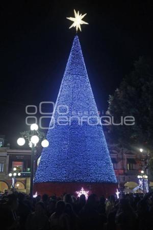 ZÓCALO . ILUMINACIÓN NAVIDEÑA