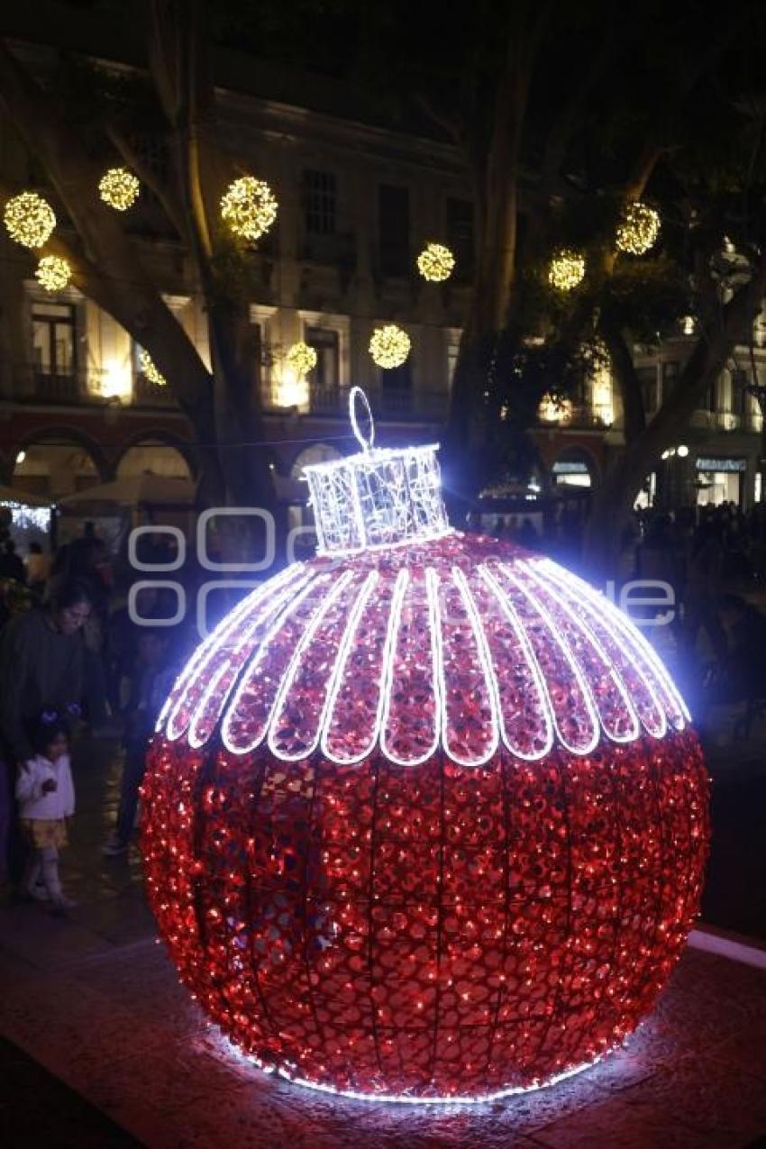 ZÓCALO . ILUMINACIÓN NAVIDEÑA