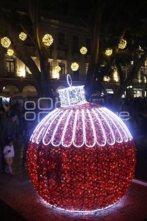 ZÓCALO . ILUMINACIÓN NAVIDEÑA