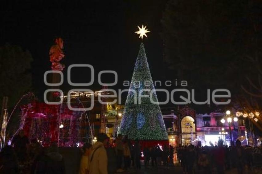 ZÓCALO . ILUMINACIÓN NAVIDEÑA