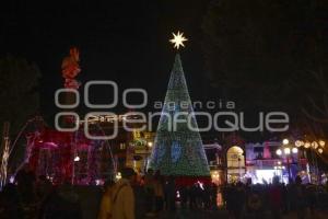ZÓCALO . ILUMINACIÓN NAVIDEÑA