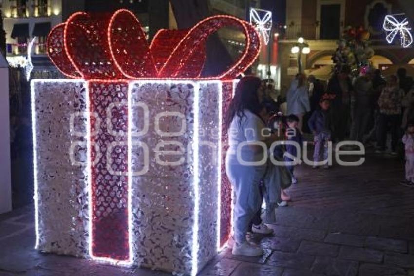 ZÓCALO . ILUMINACIÓN NAVIDEÑA