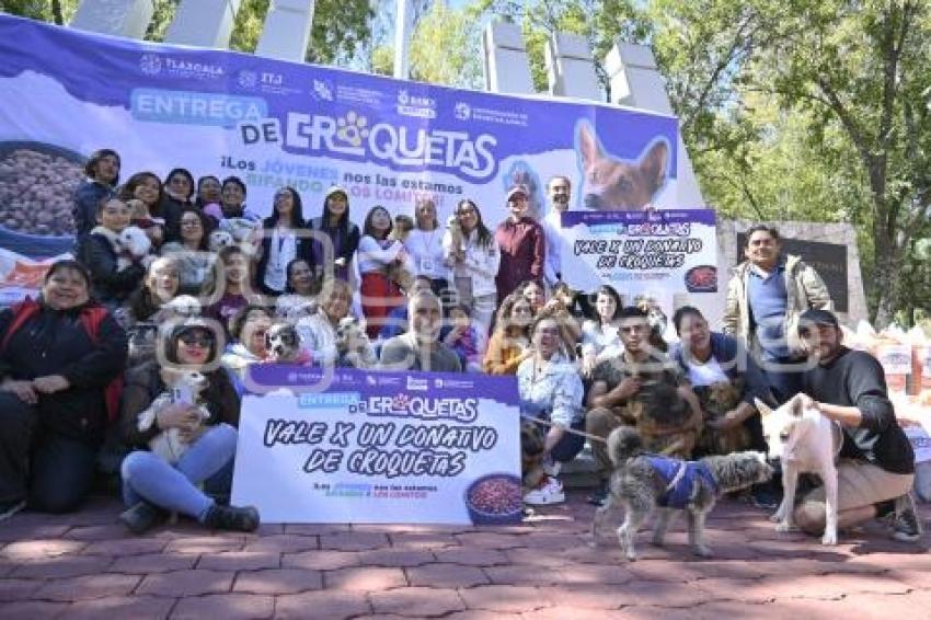 TLAXCALA . ENTREGA CROQUETAS A REFUGIOS