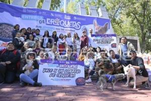 TLAXCALA . ENTREGA CROQUETAS A REFUGIOS