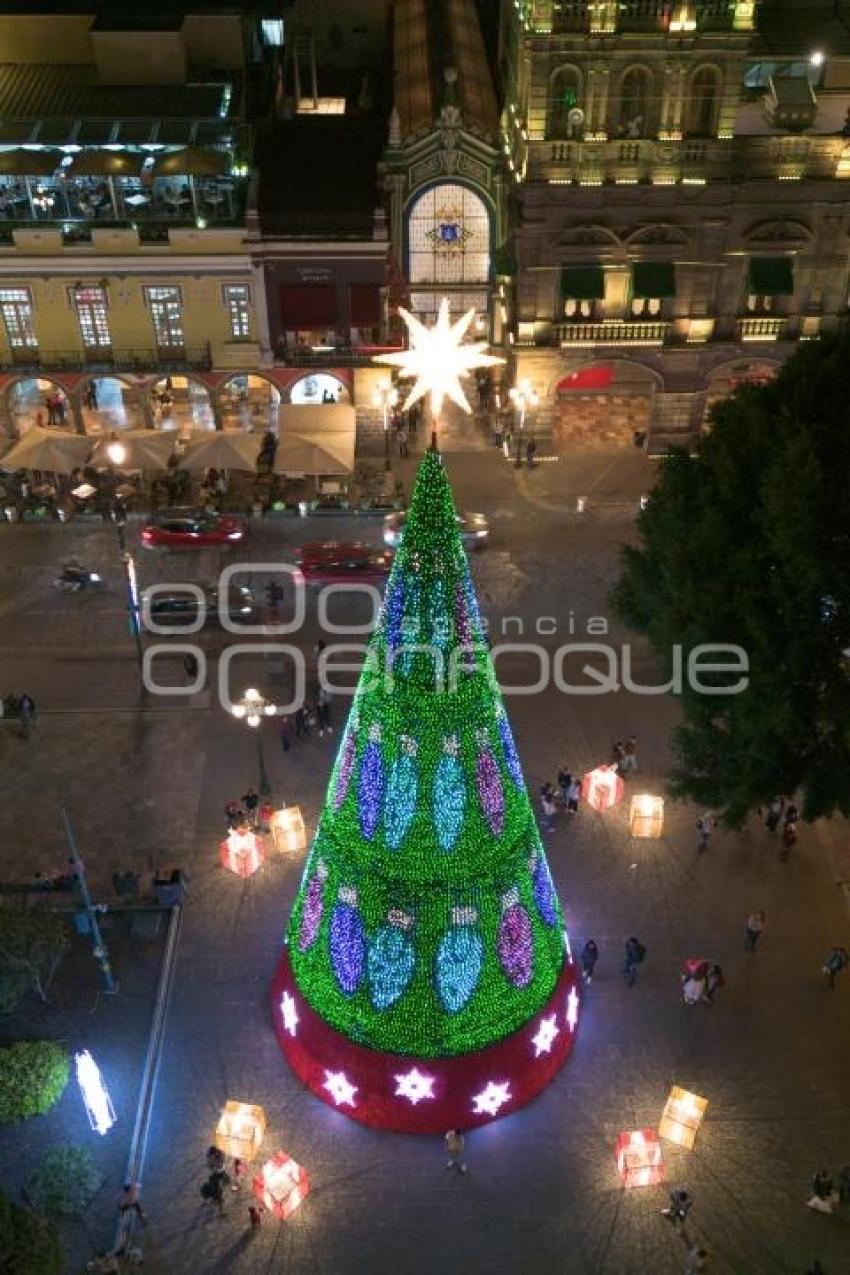 ZÓCALO . ILUMINACIÓN NAVIDEÑA