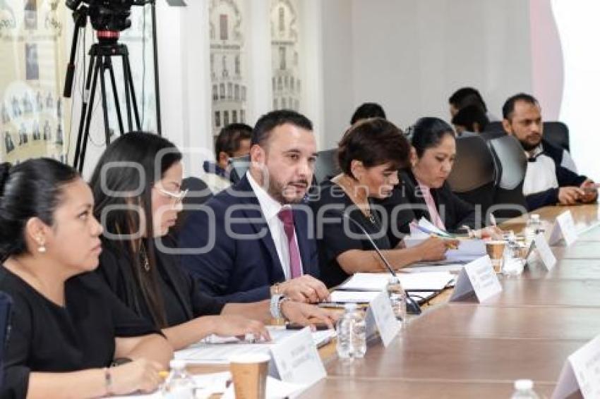 COMPARECENCIA . TRABAJO
