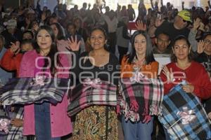 SAN ANDRÉS CHOLULA . ENTREGA DE COBERTORES