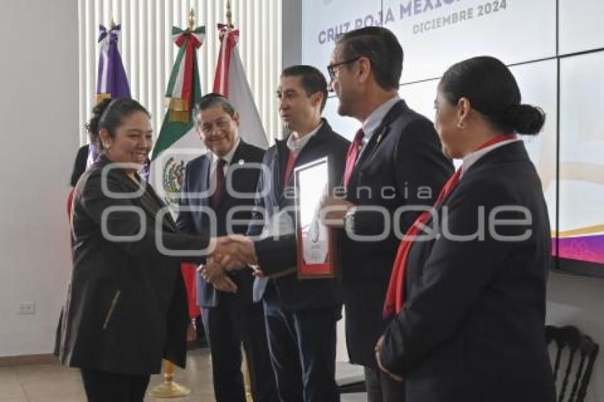 TLAXCALA . ENTREGA DISTINTIVOS CRUZ ROJA