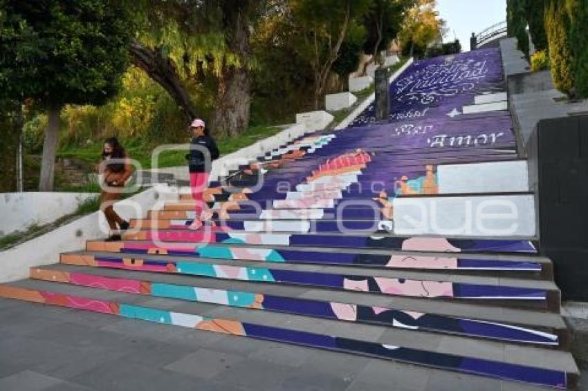 TLAXCALA . ESCALINATAS LOS HÉROES