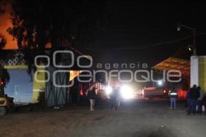 TLALANCALECA . INCENDIO CORRALÓN
