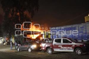 TLALANCALECA . INCENDIO CORRALÓN