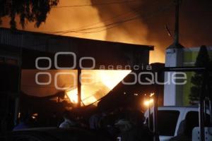 TLALANCALECA . INCENDIO CORRALÓN