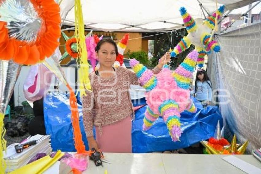 TLAXCALA . ELABORACIÓN DE PIÑATAS