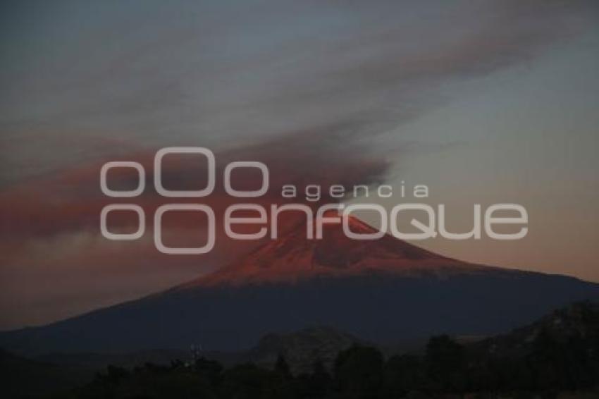 VOLCÁN POPOCATÉPETL . FUMAROLA