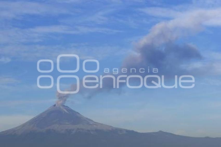VOLCÁN POPOCATÉPETL . FUMAROLA