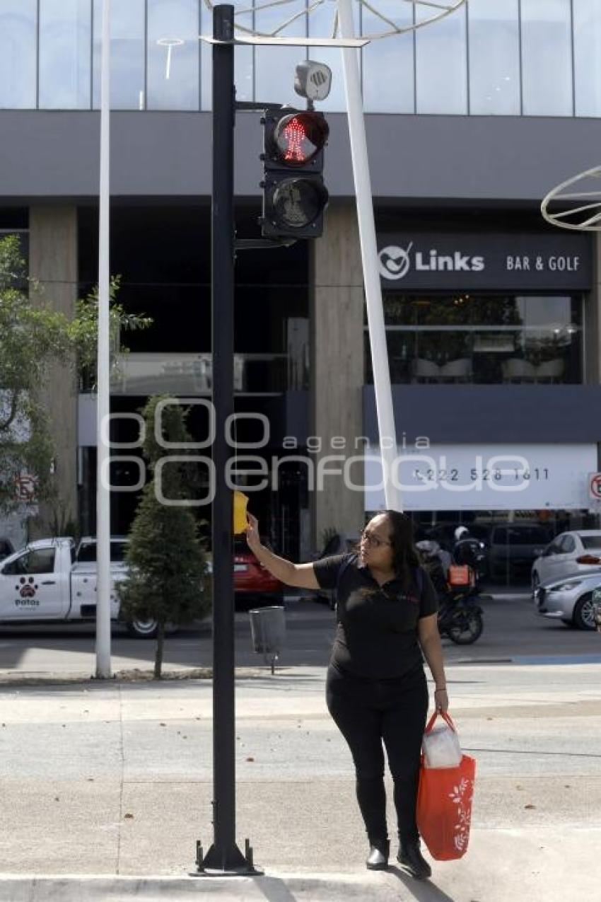 SEMÁFOROS . AVENIDA OSA MAYOR
