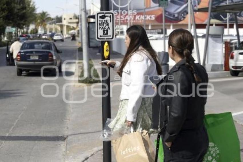 SEMÁFOROS . AVENIDA OSA MAYOR