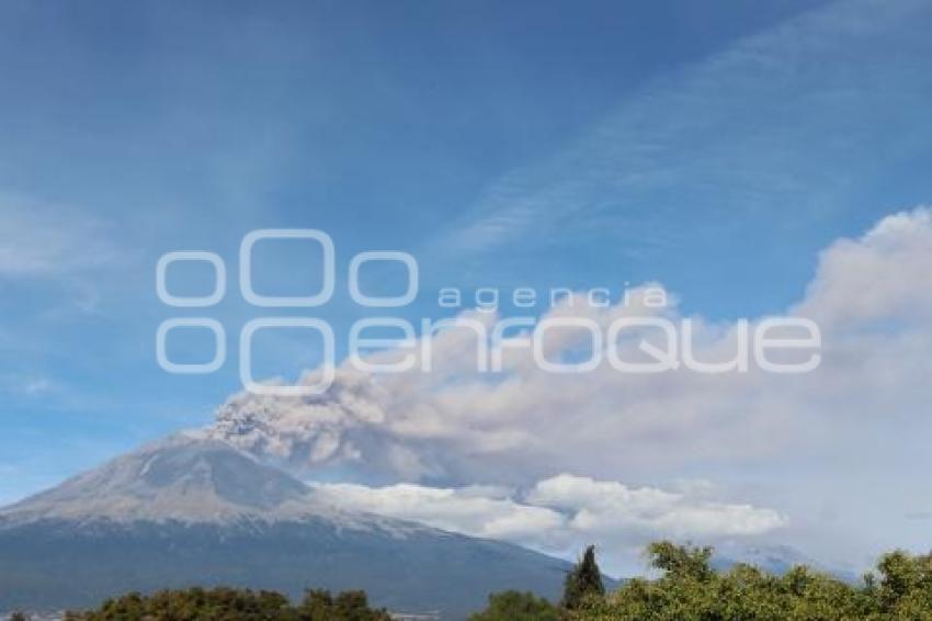 VOLCÁN POPOCATÉPETL . FUMAROLA