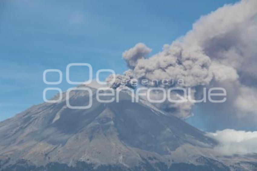 VOLCÁN POPOCATÉPETL . FUMAROLA