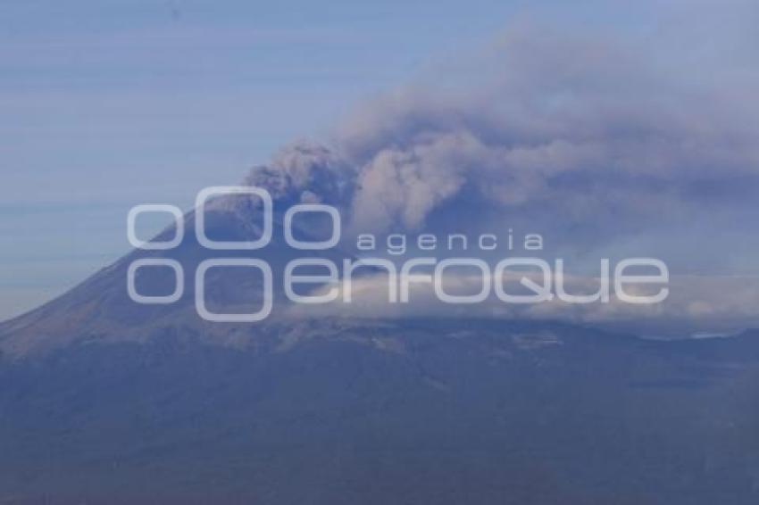 VOLCÁN POPOCATÉPETL . FUMAROLA
