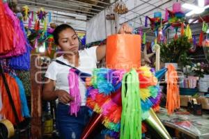 PIÑATAS . MERCADO