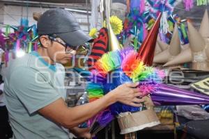 PIÑATAS . MERCADO