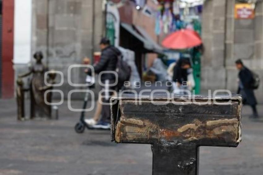 ESCULTURA ALAS QUE ABRAZAN