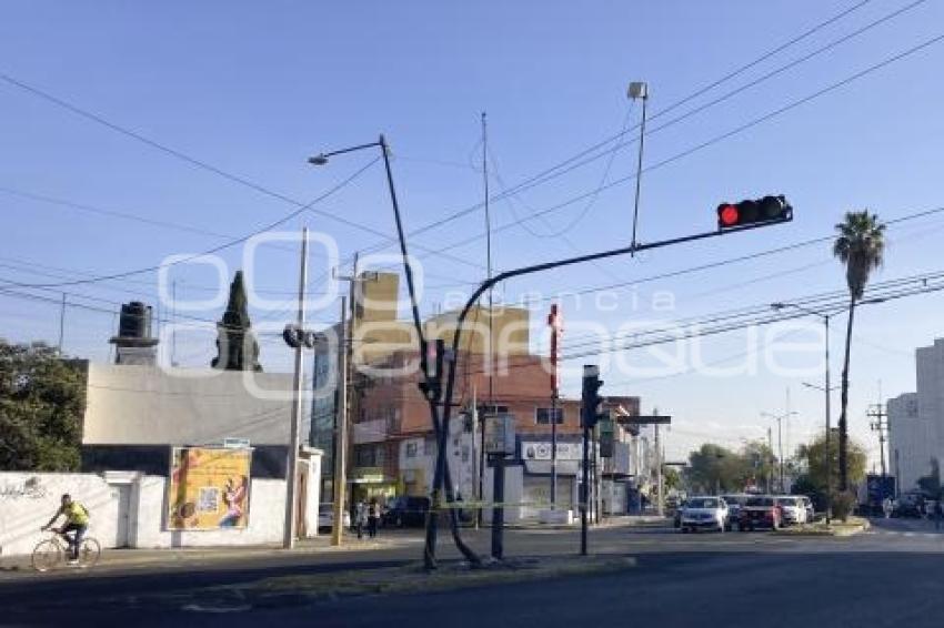 4 PONIENTE . POSTE