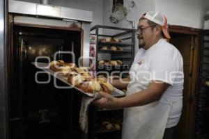 ELABORACIÓN DE ROSCA DE REYES