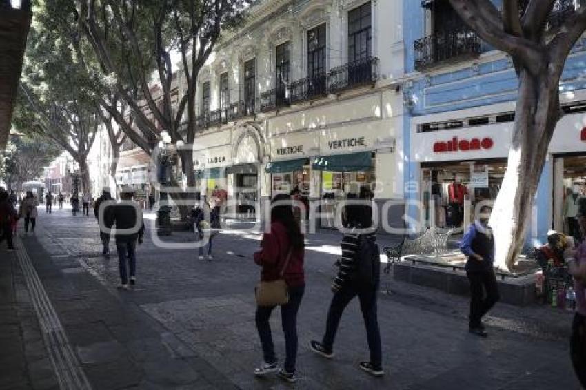 CALLE 5 DE MAYO . SIN AMBULANTES