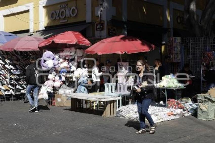 CALLE 5 DE MAYO . SIN AMBULANTES