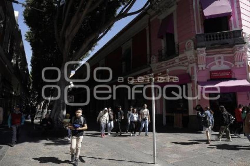 CALLE 5 DE MAYO . SIN AMBULANTES