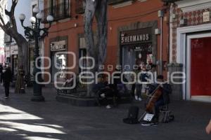 CALLE 5 DE MAYO . SIN AMBULANTES